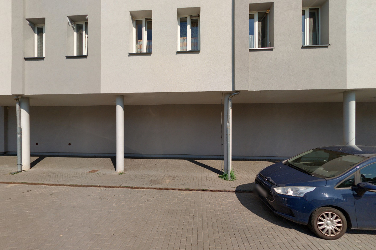 HRUŠKA - Milan Kučera