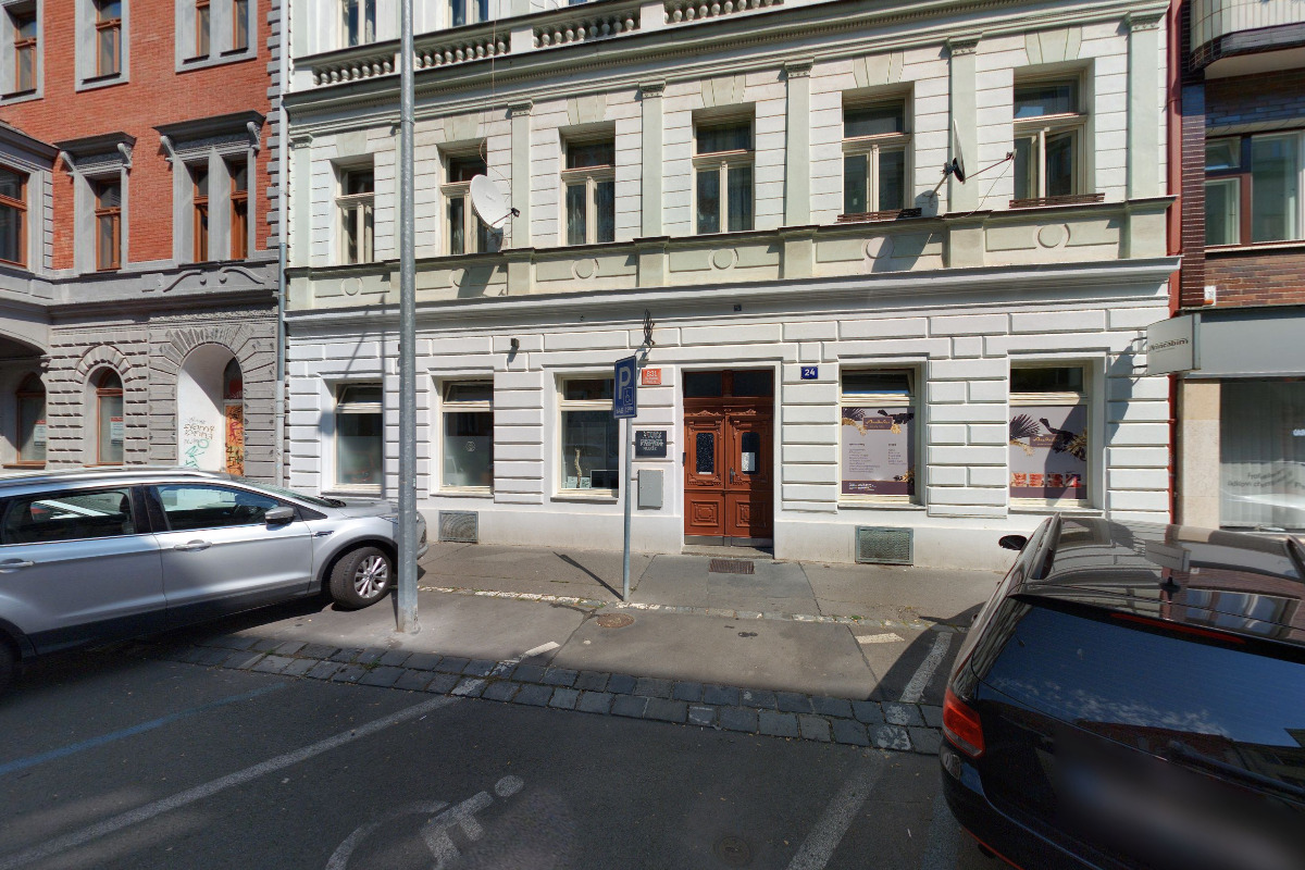 ROOTS HEALTH CLINIC PRAGUE - CHIROPRAXE PRAHA