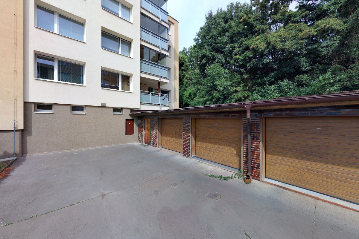 Akademie řemesel Praha - Střední škola technická - tenisové kurty foto 2