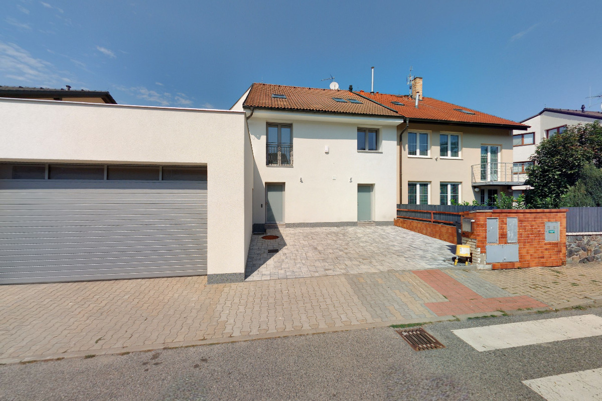 Rasmussen & Lundquist Holding, a.s.