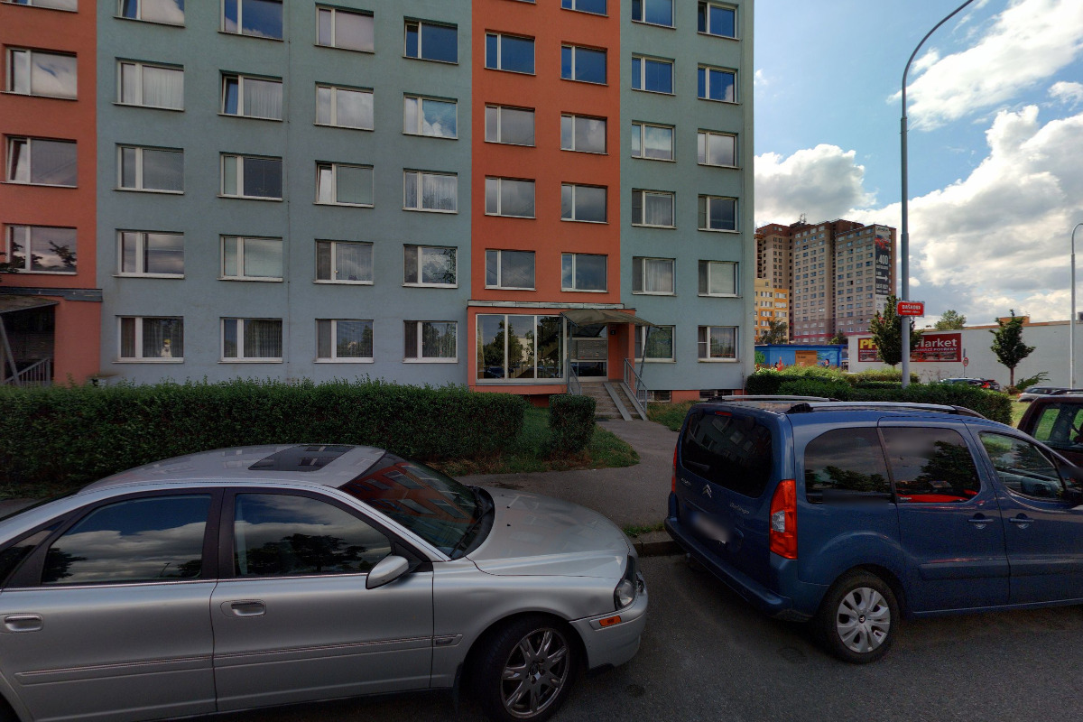 Petra Zazvonilová - prodlužování řas foto 3