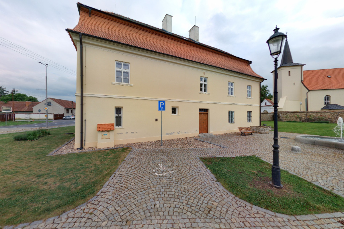 Obecní knihovna Komořany. foto 1