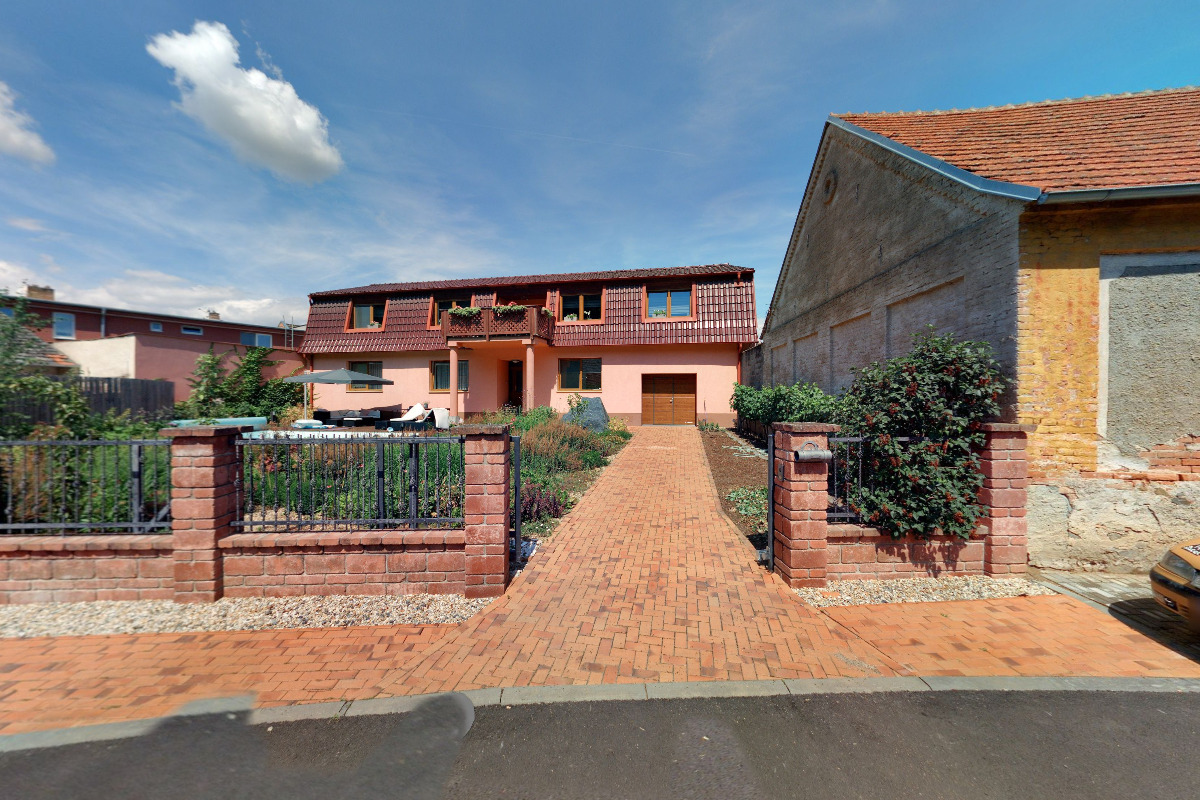 OULEHLA-REAL, s.r.o.