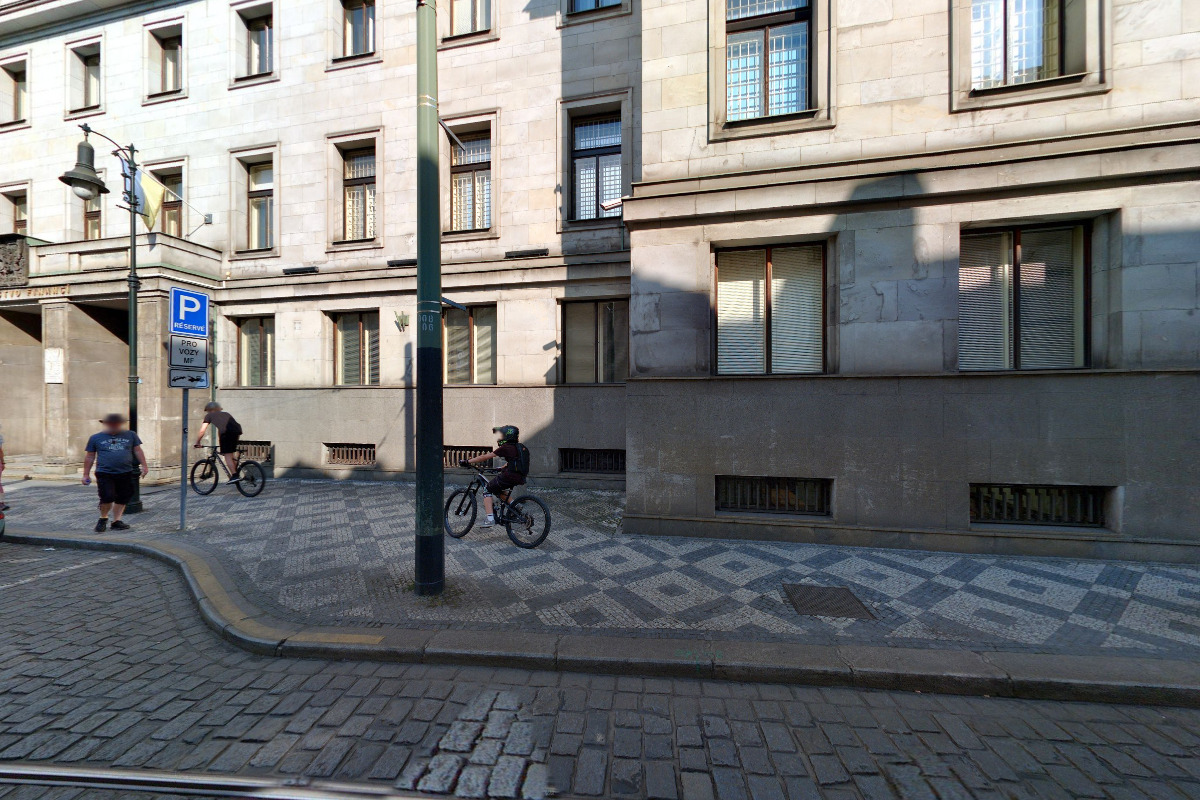 Odborná knihovna Ministerstva financí ČR foto 3