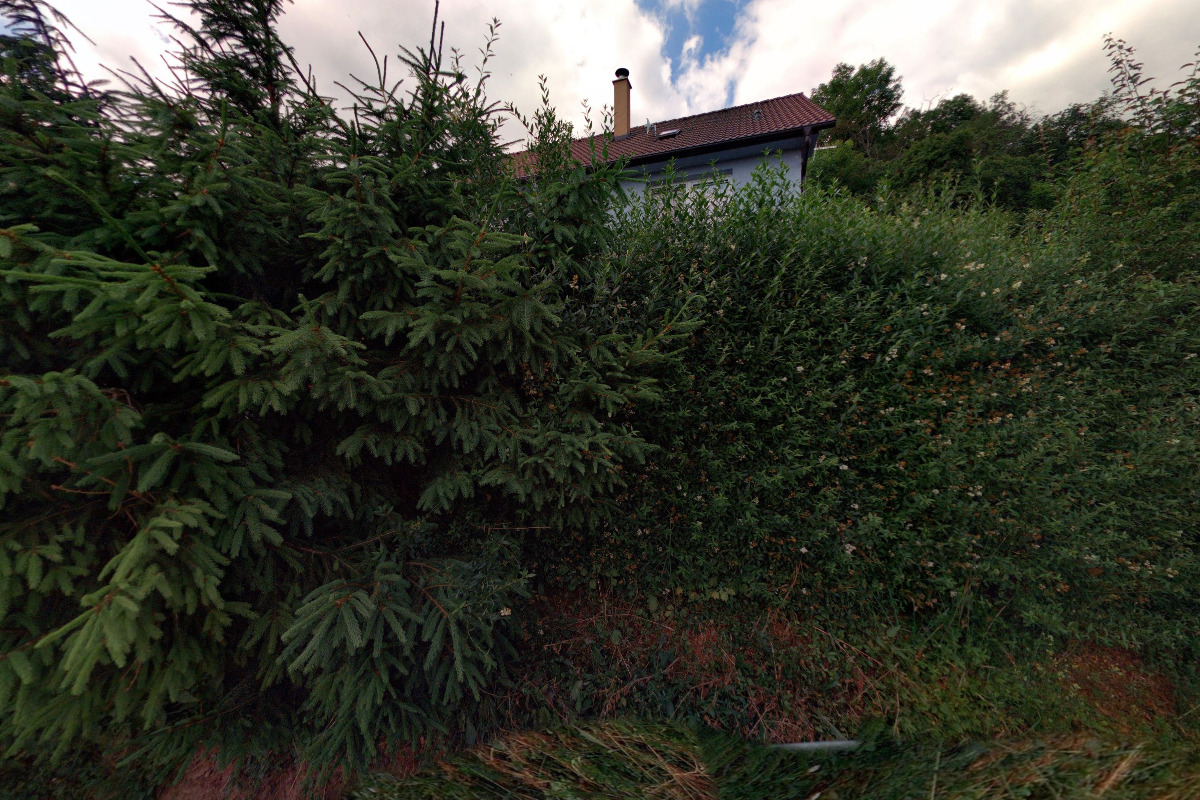 Nešpůrek - výroba hmoždinek, lisování plastů