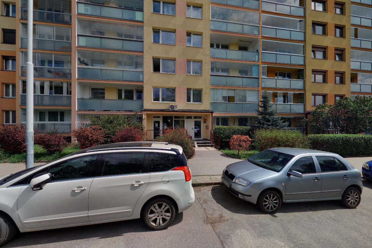 Alžběta Bláhová - Opravna oděvů a krejčovské služby foto 2