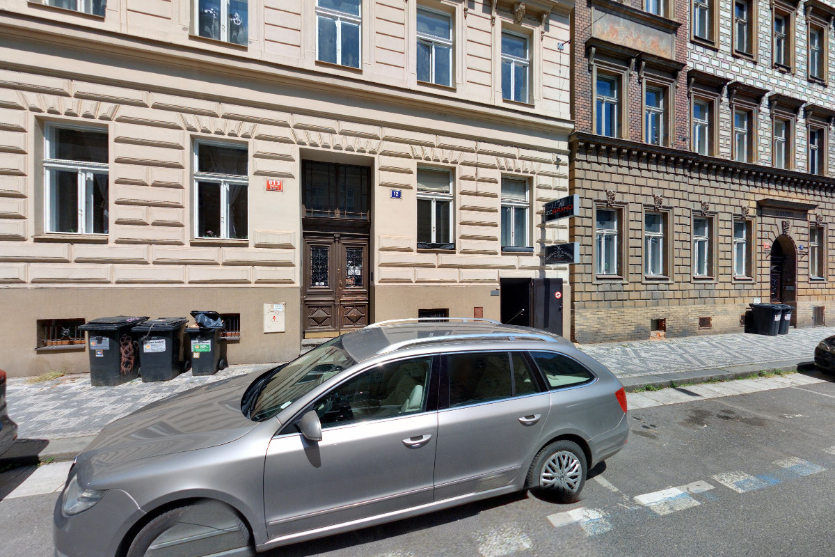 Kraig Casebier - American Barber in Prague