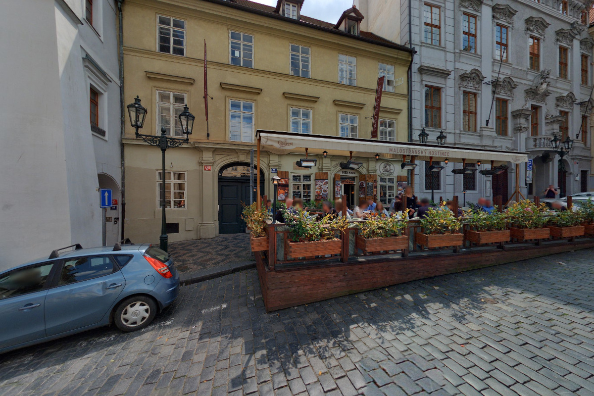 Three Golden Crowns Apartments