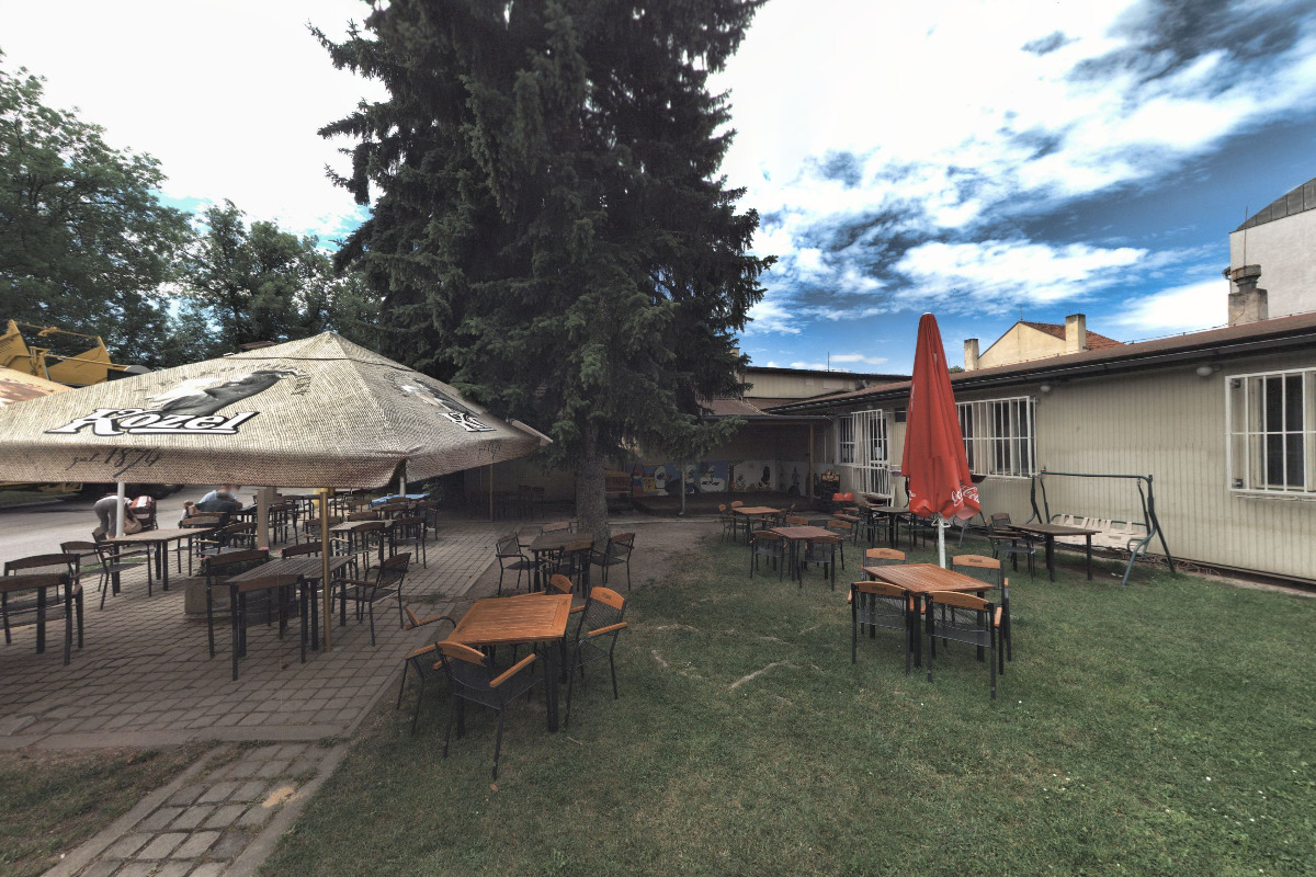 Restaurace v parku foto 4