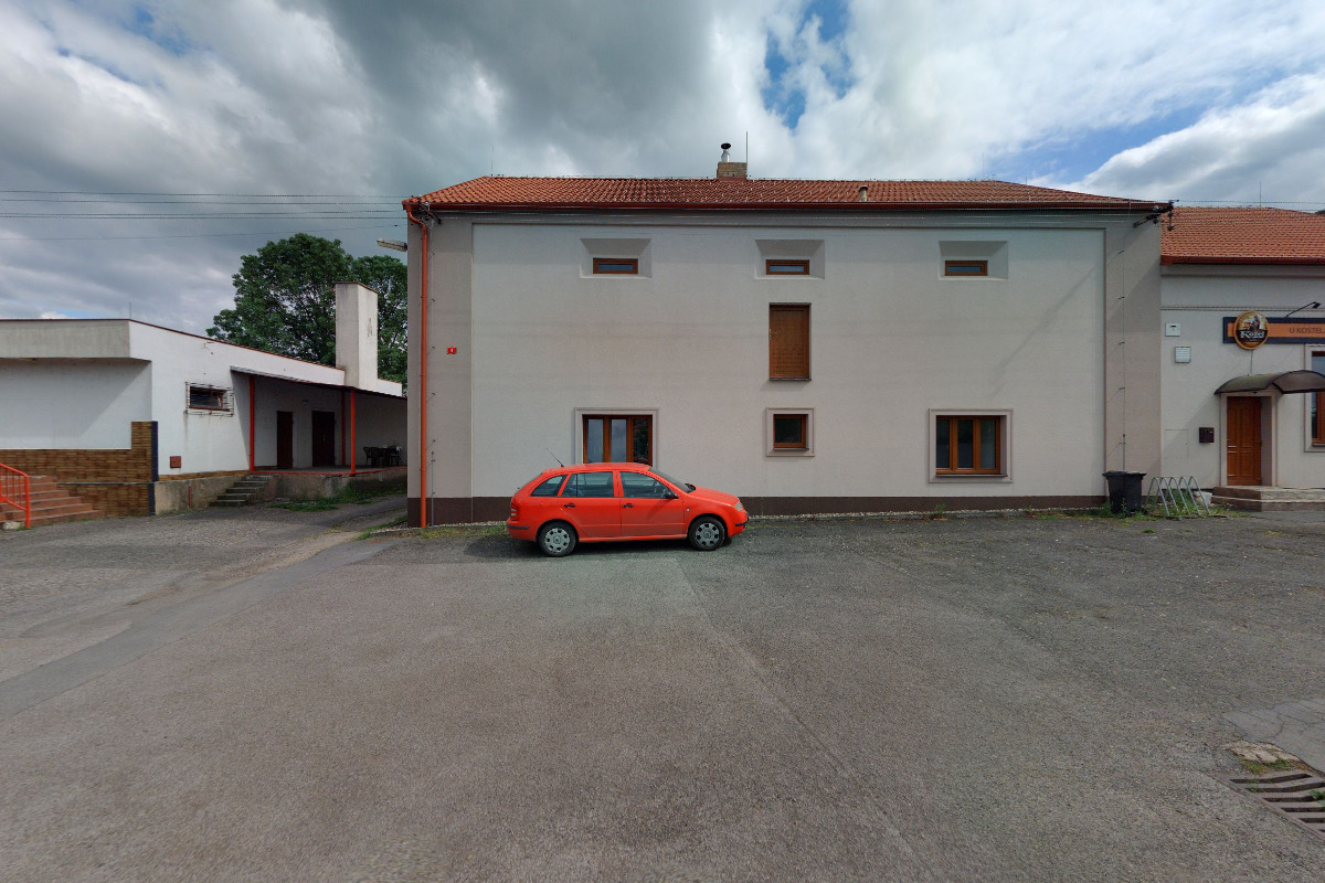 HOSTINEC U KOSTELA foto 1