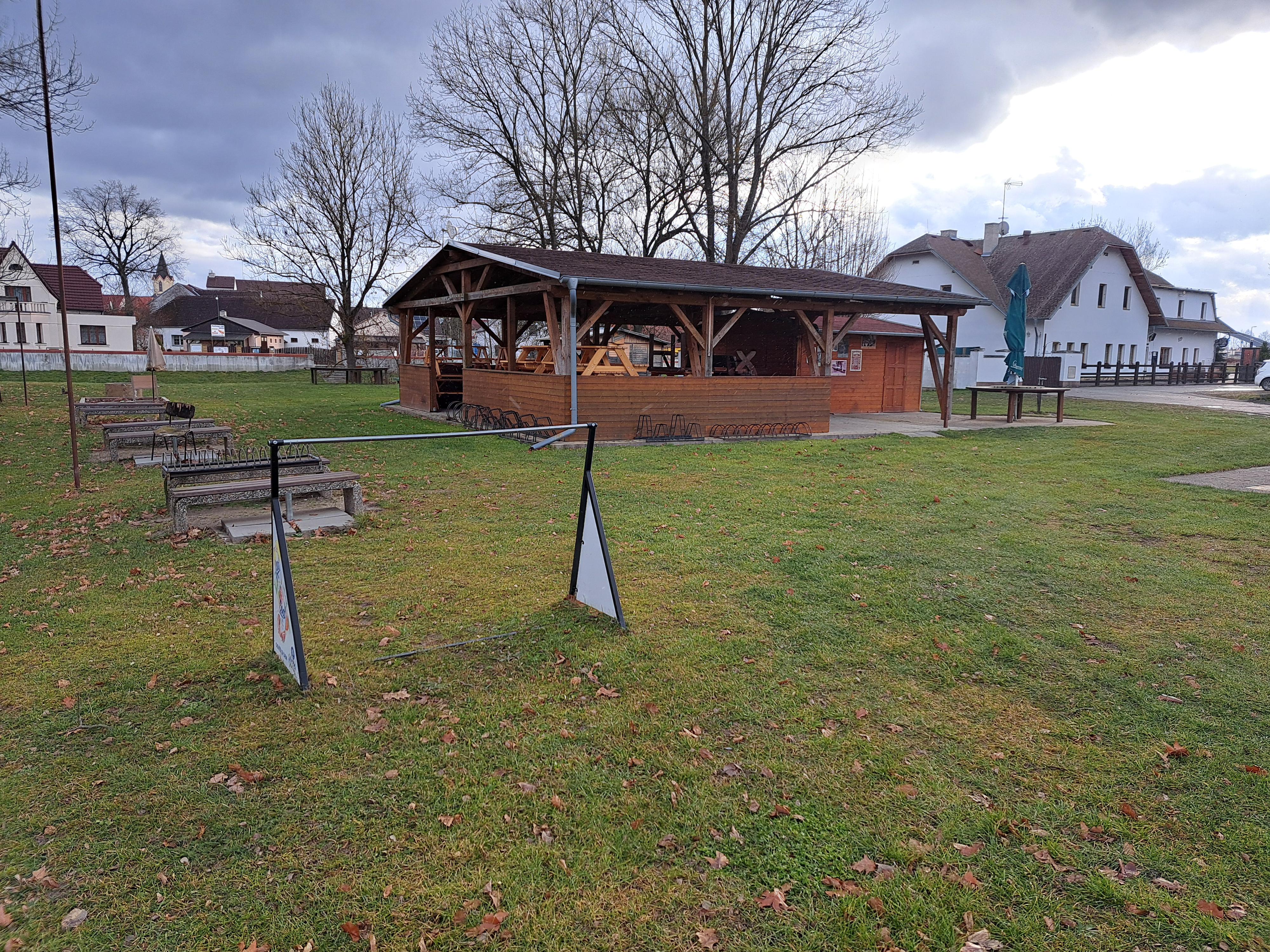 Občerstvení Tábořiště Ostrov foto 2