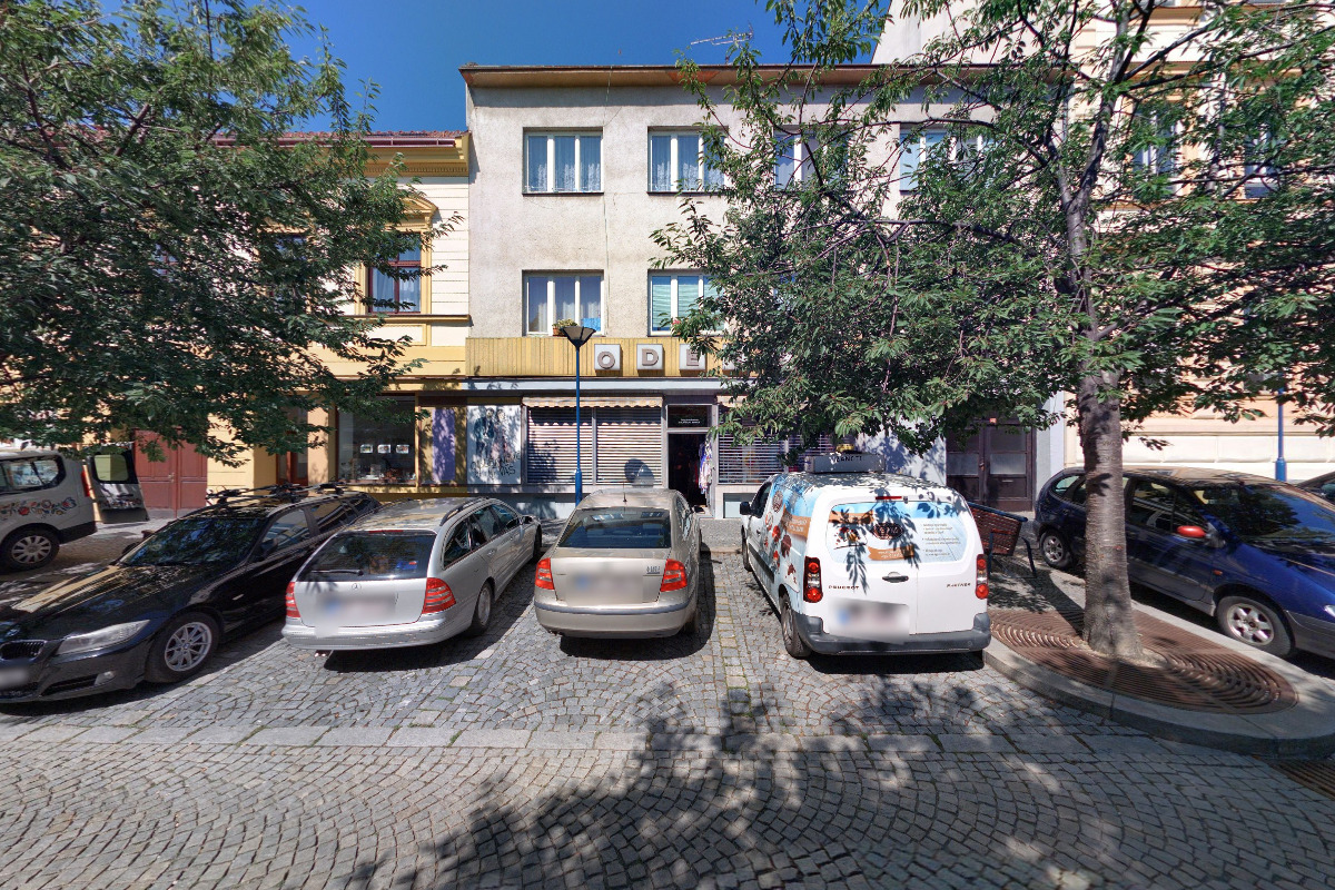 ODĚVY Kolaříková-Švestková