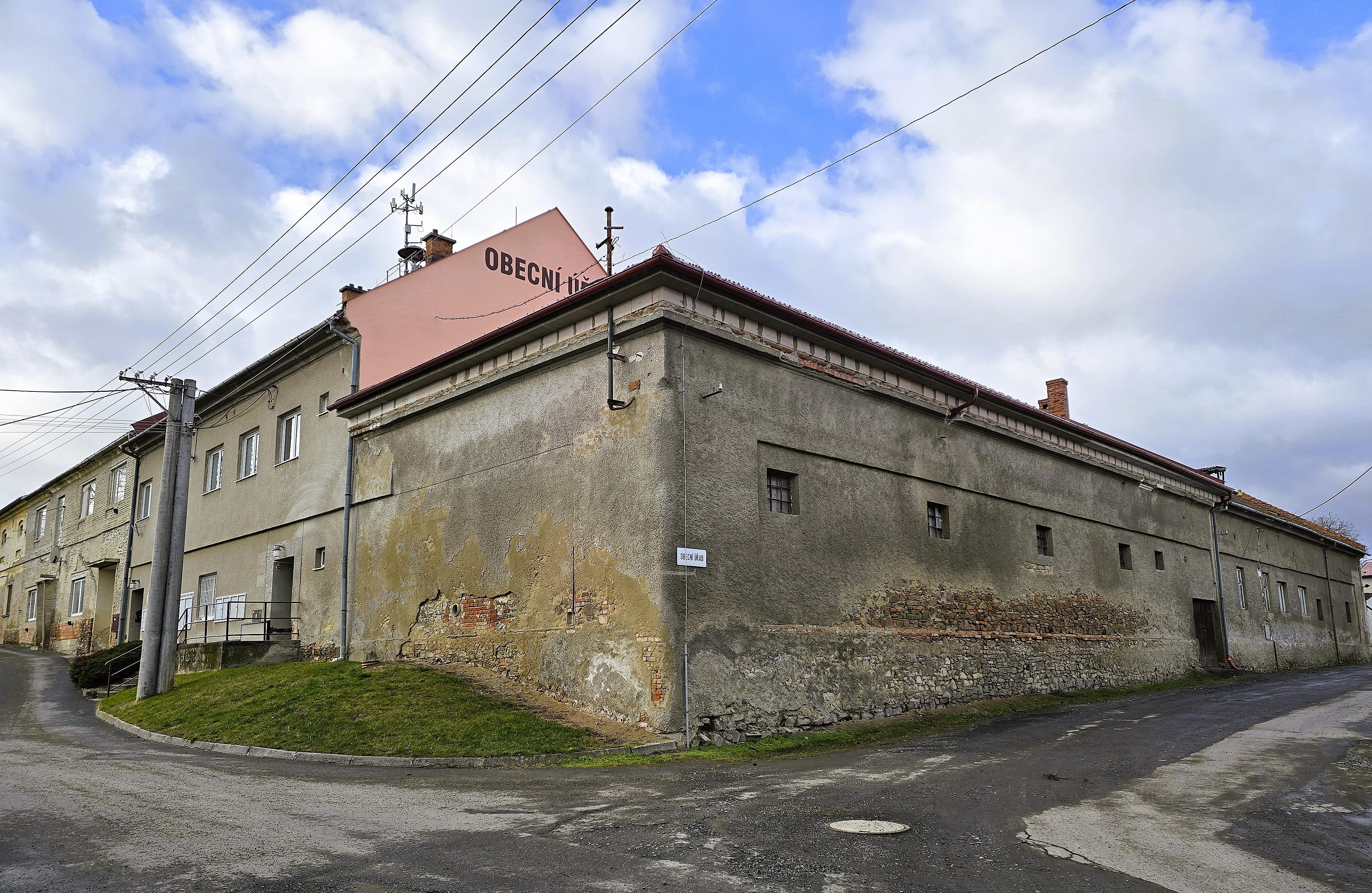 Krumsín - obecní úřad foto 3
