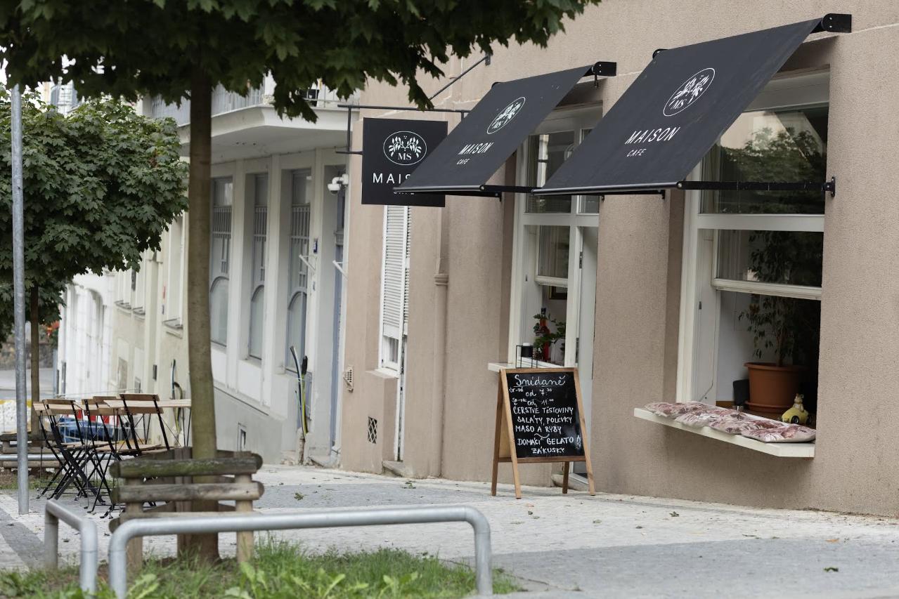 MAISON cafe a restaurant