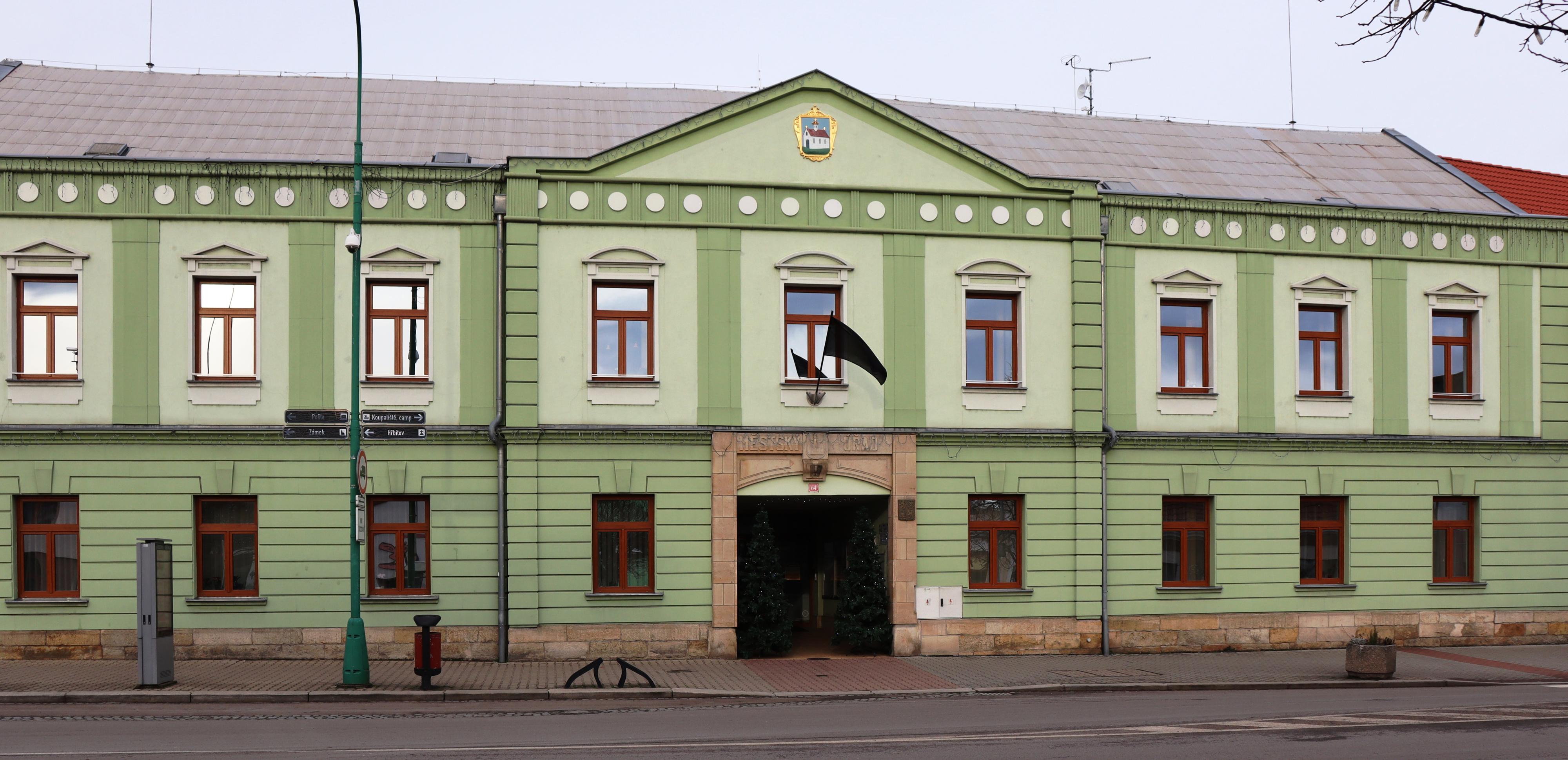 Chlumec nad Cidlinou - městský úřad foto 2