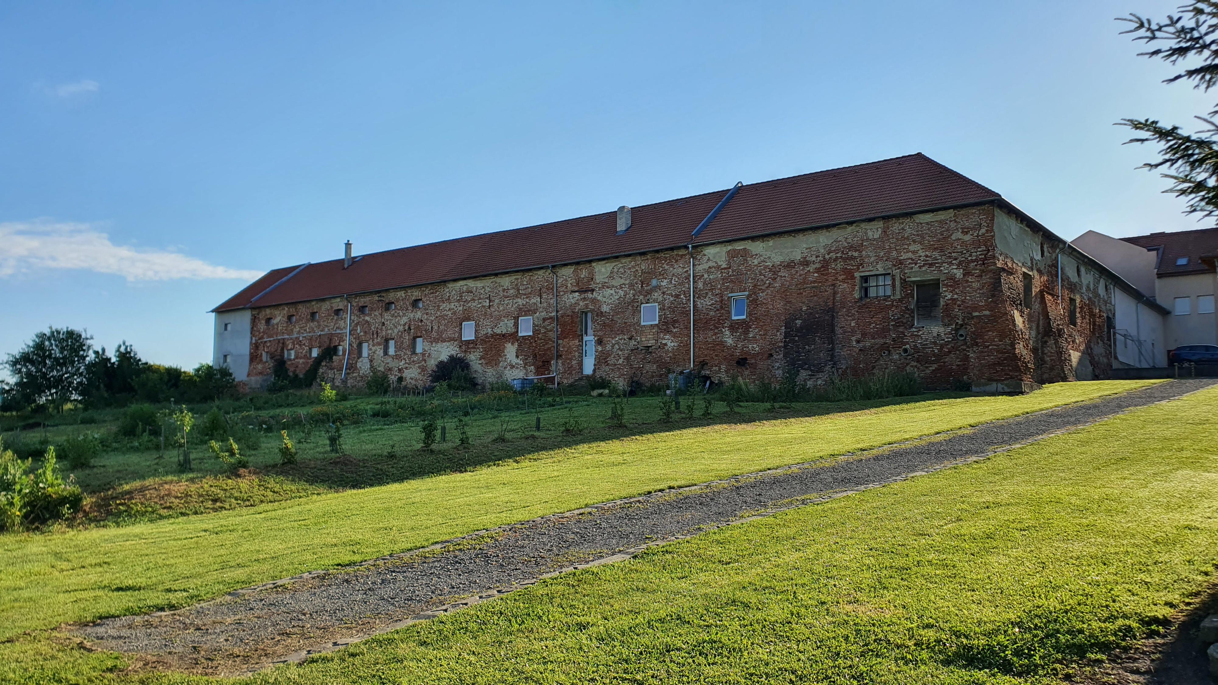 Sokolovna Roštín foto 2