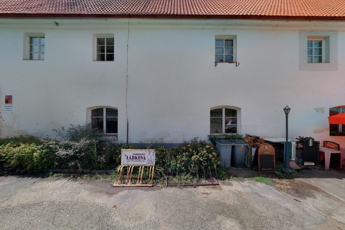 Základní škola a Mateřská škola Vrchotovy Janovice foto 2