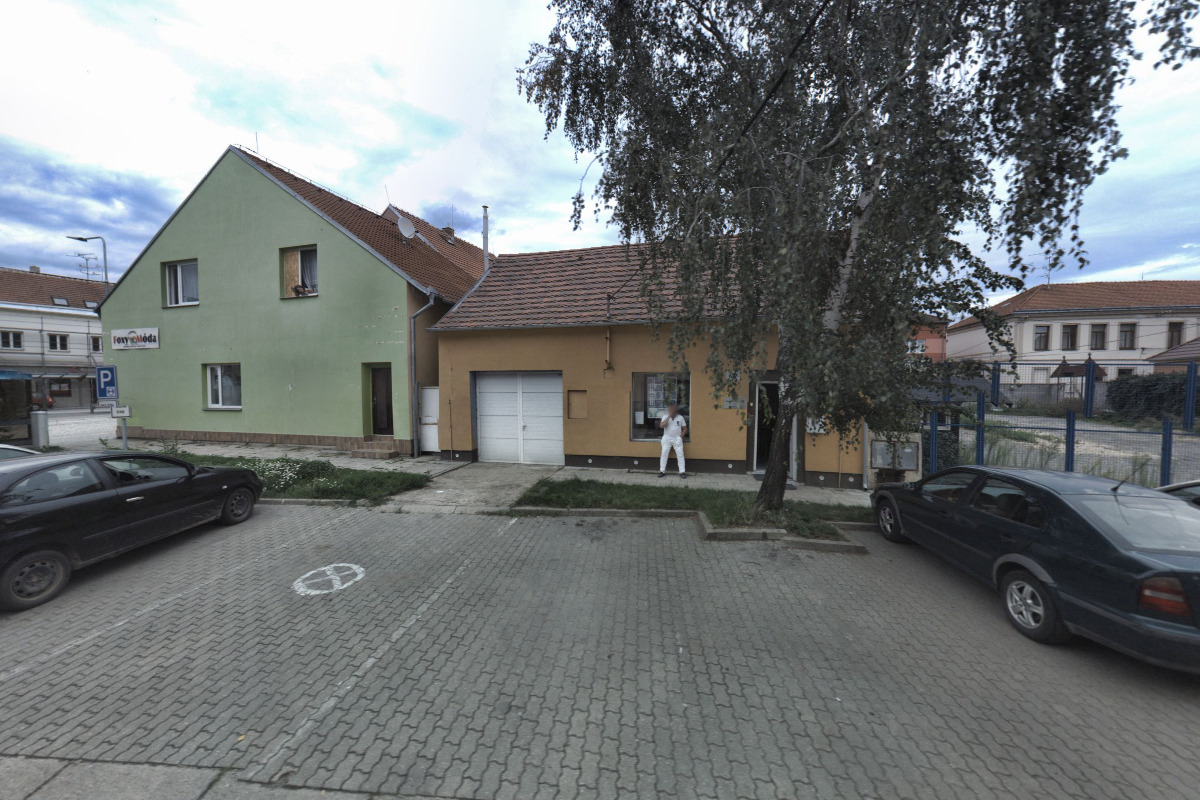 Manikúra - modeláž nehtů