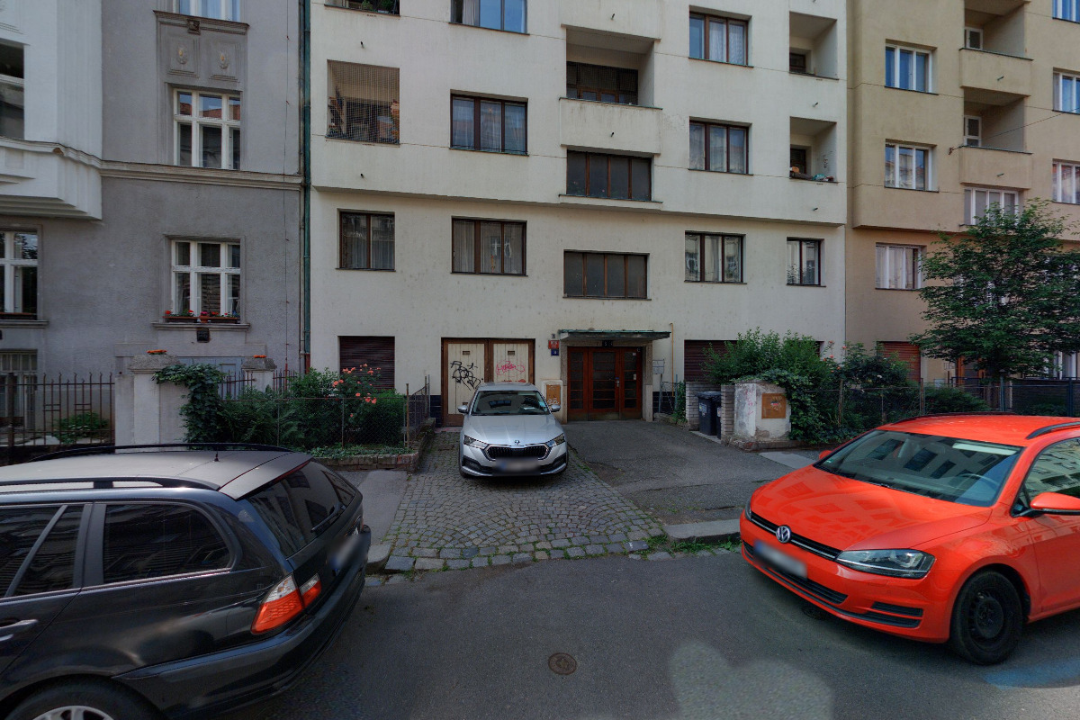 Klub angažovaných nestraníků