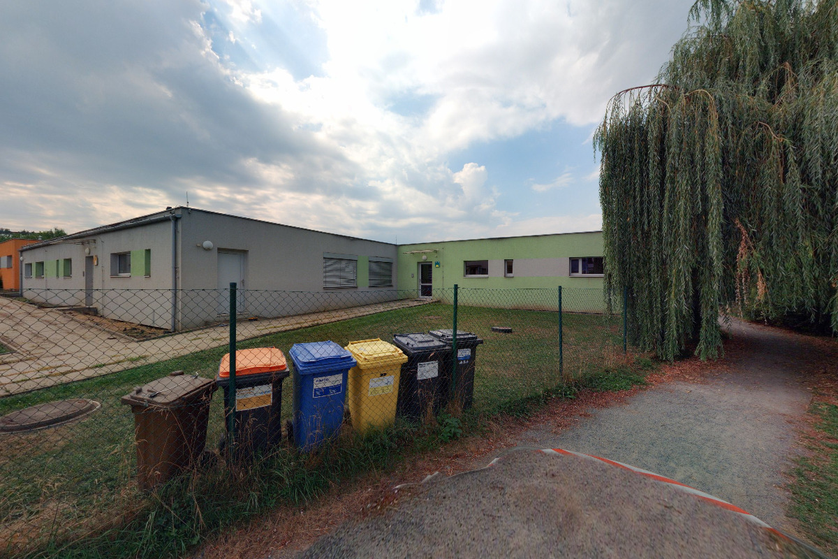 MŠ Praha 10, Pod Areálem