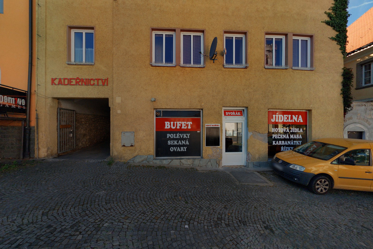 Kadeřnictví ve dvoře