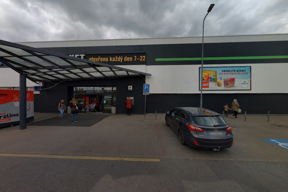 Globe Nail foto 2