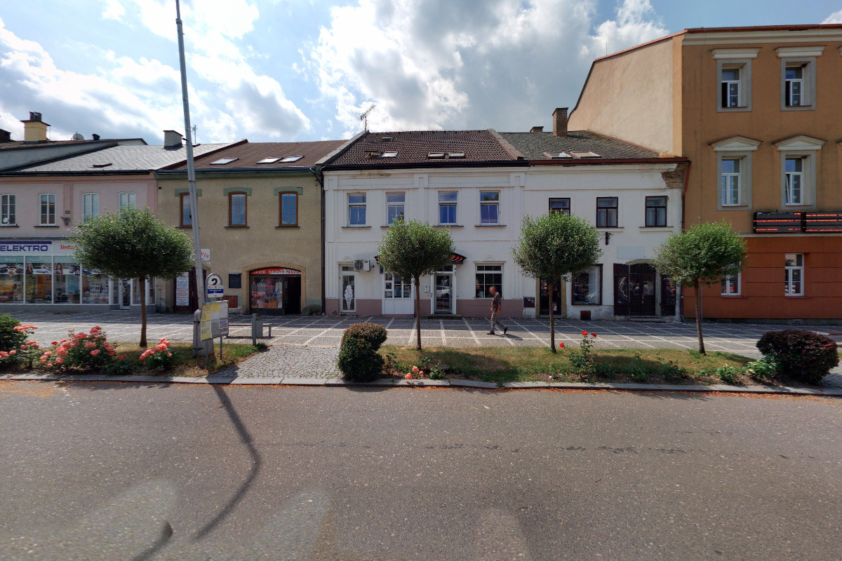 •BISTRO•CAFFÉ•rozlité víno