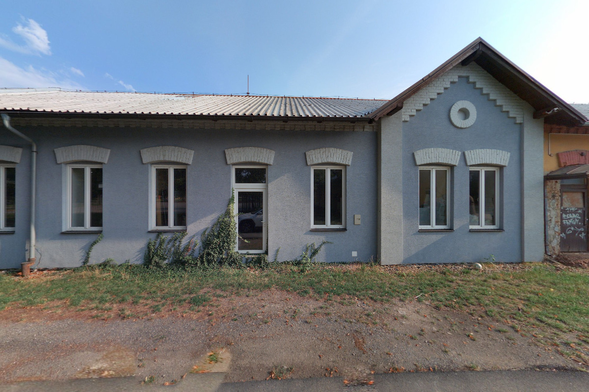 Nezval - okna - dveře