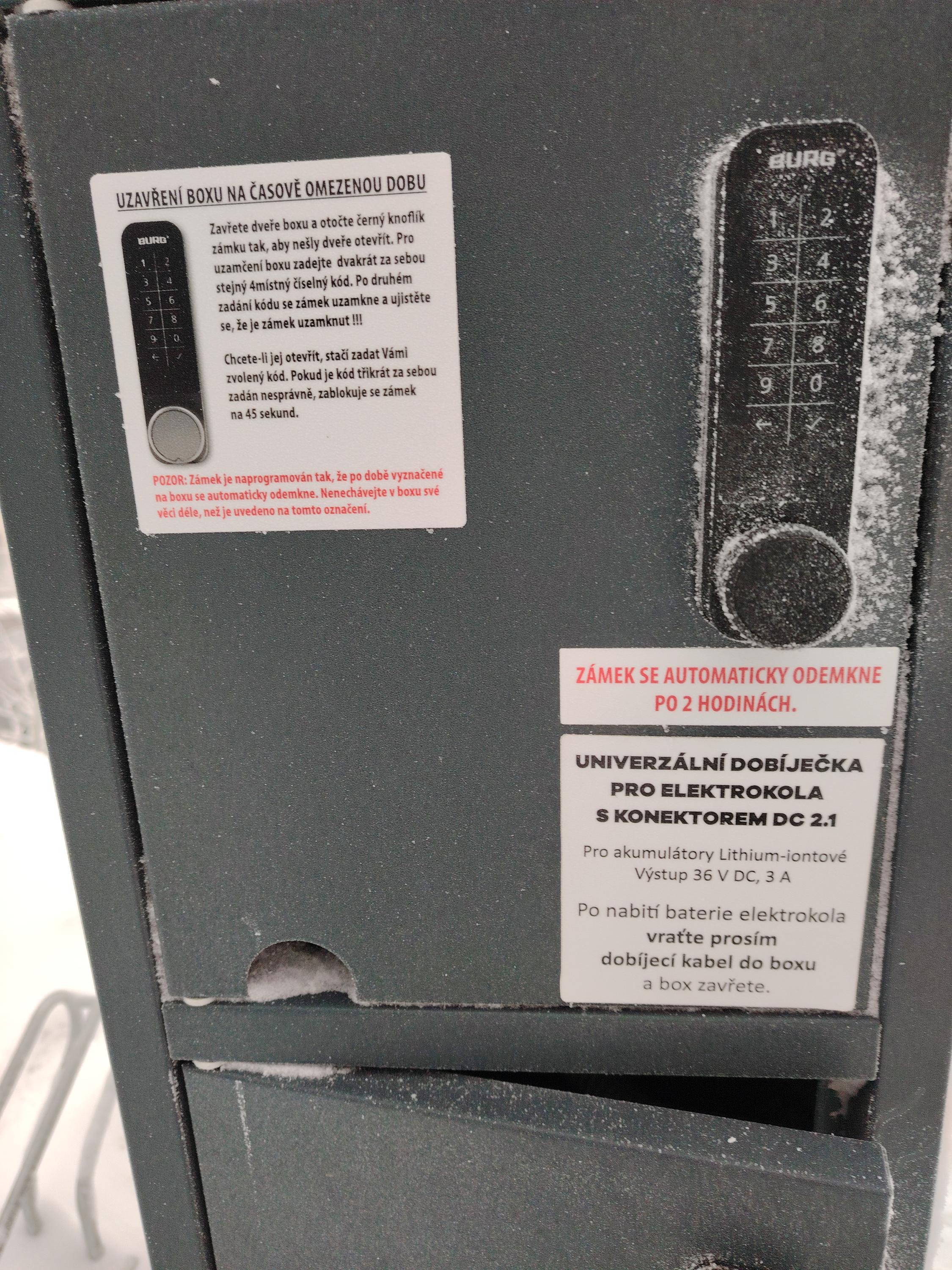 Nabíjecí stanice pro elektrokola a mobilní zařízení foto 3