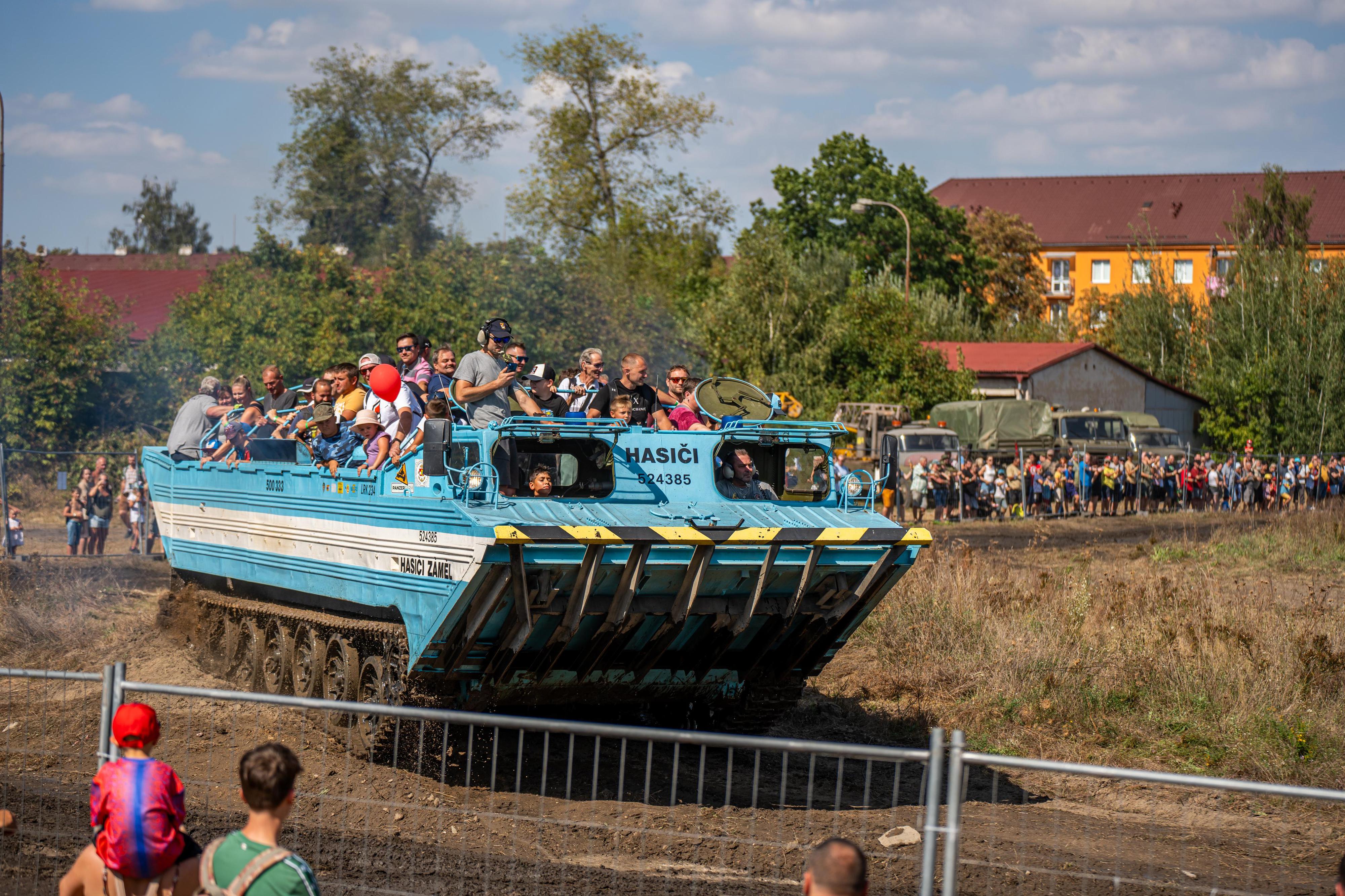RETROMĚSTEČKO (nejen) ČSLA, setkání HASIČŮ a bezpečnostních složek foto 5