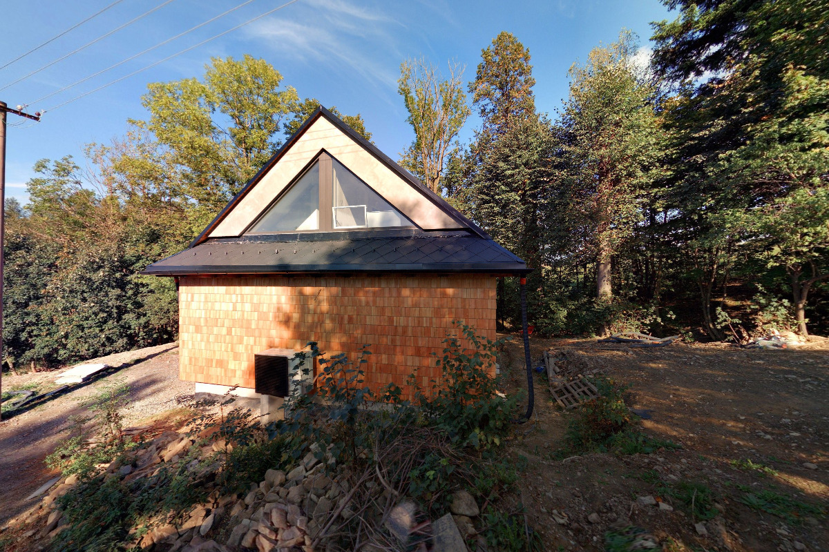 Chaloupka, která existuje - V medu