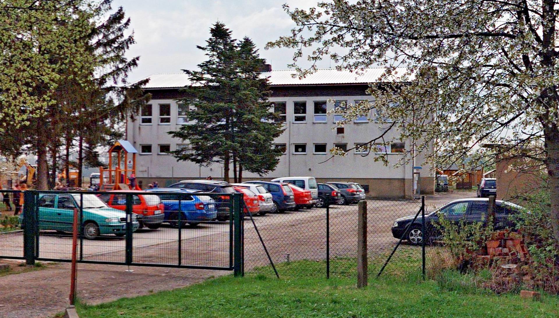 Základní škola a mateřská škola Puklice foto 2