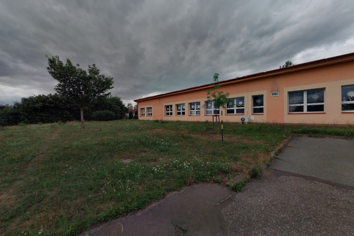 Základní škola a mateřská škola Všeználek, Němčice 114