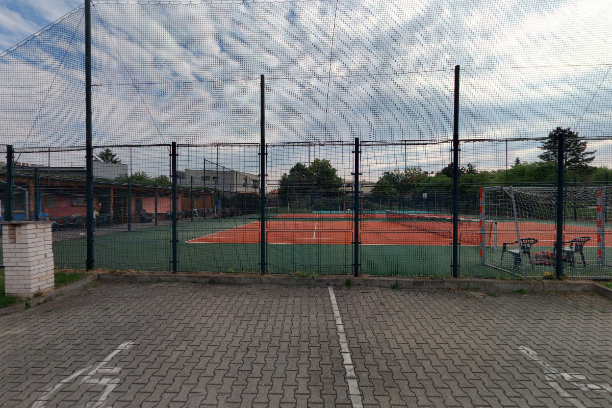 Venkovní víceúčelové hřiště Dolní Měcholupy - tenisové kurty