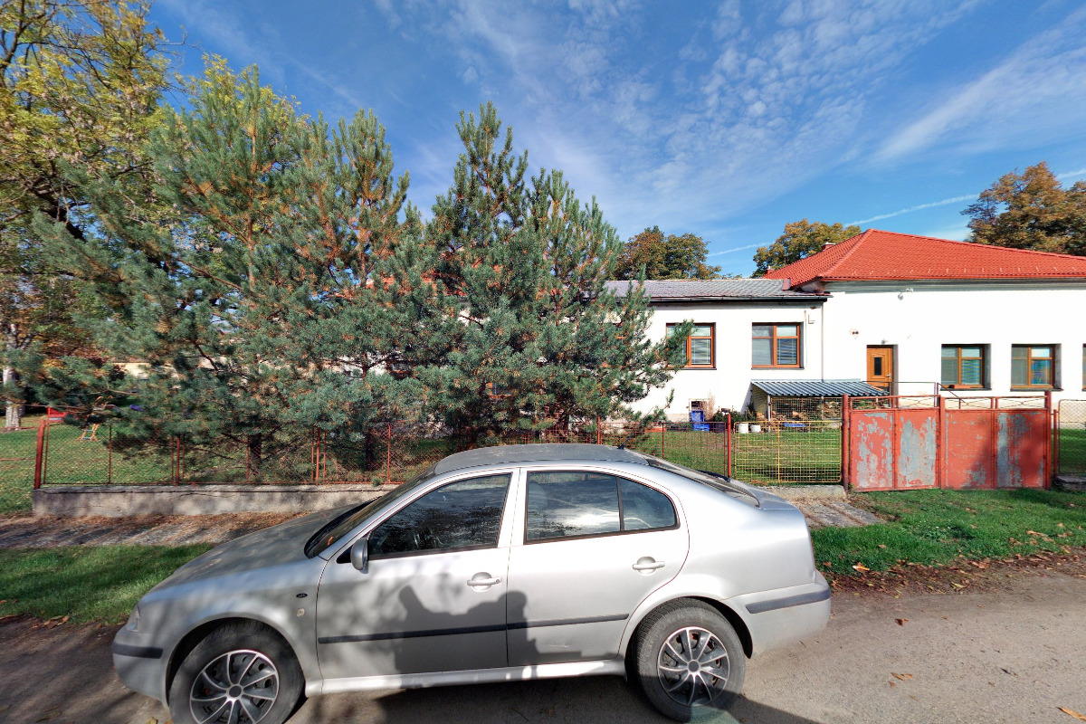 Břežany II - obecní úřad foto 1