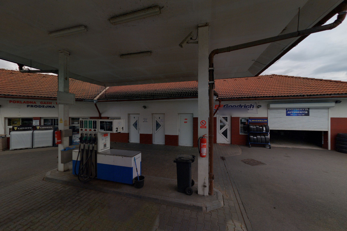 Občerstvení u čerpací stanice J OIL