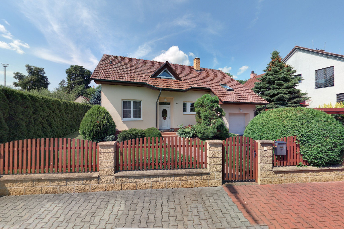 Mgr. Aleš Charvát, advokát