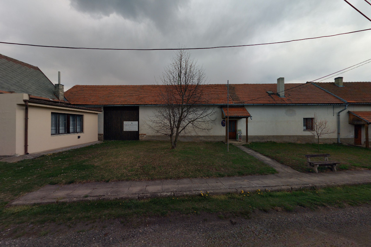 Vinařice - obecní úřad foto 3