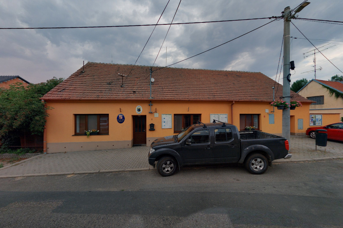 Ledce - obecní úřad foto 3