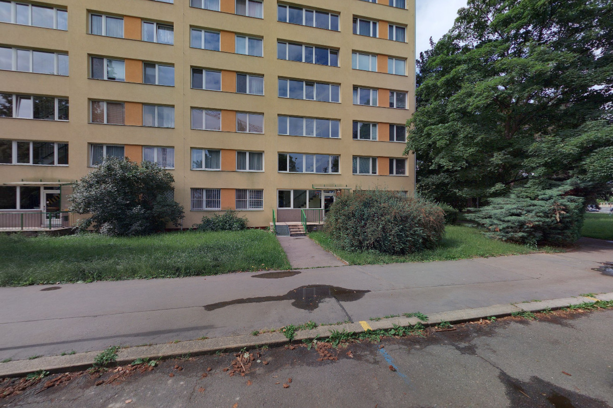 Společenství vlastníků jednotek domu Žandovská 302 - 310 Praha 9 foto 2