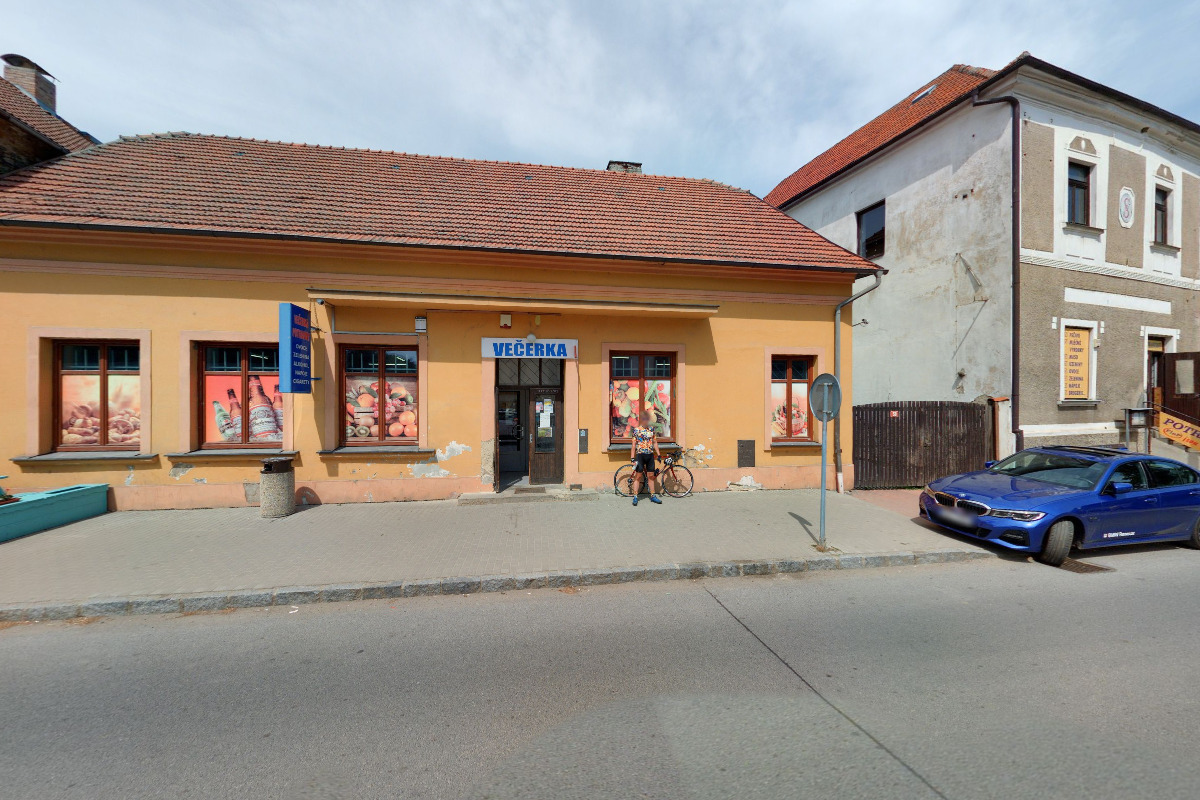 Večerka nám. 9. května 50