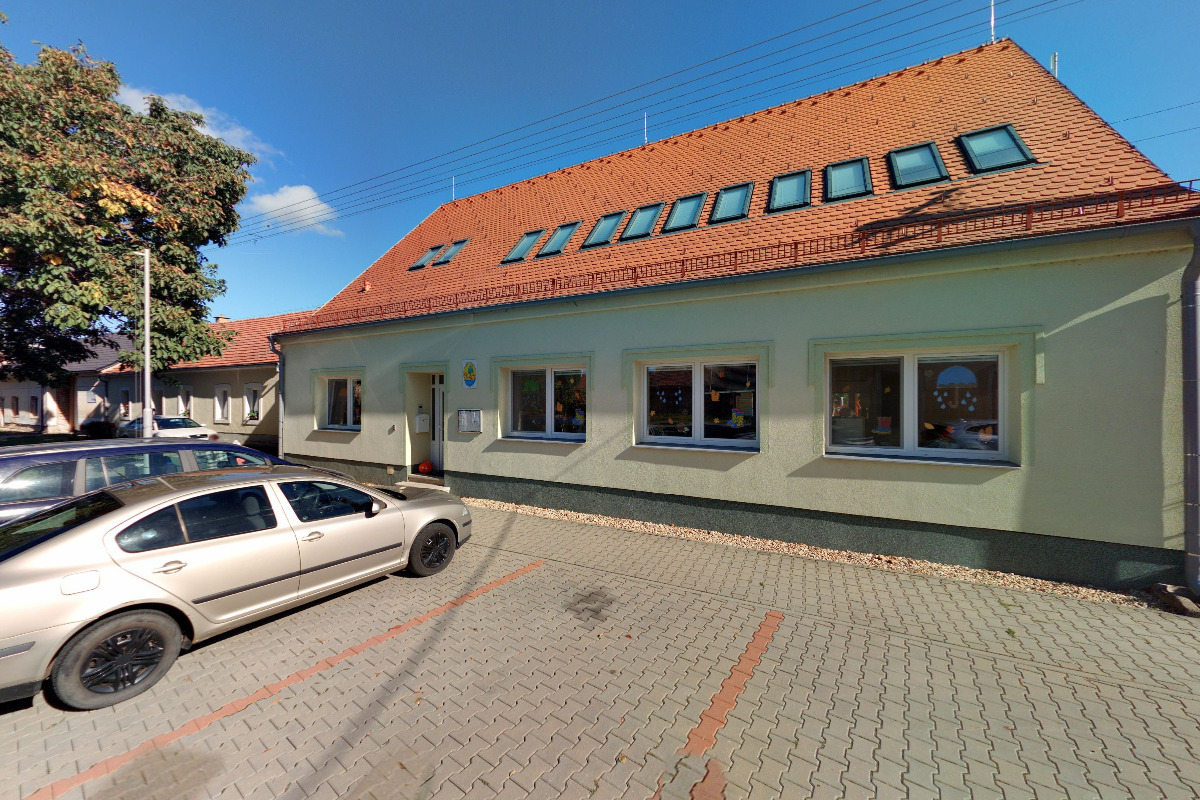 Místní lidová knihovna ve Cvrčovicích