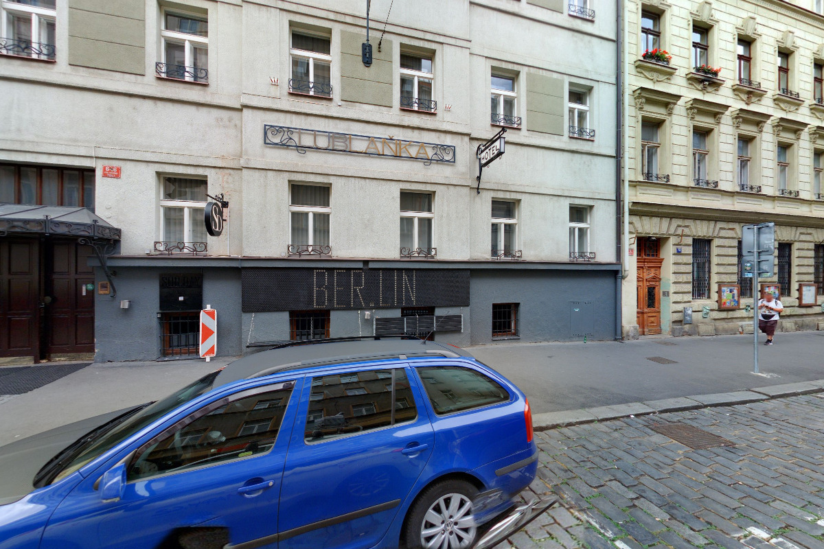 Berlin Bar karaoke & cocktails foto 1