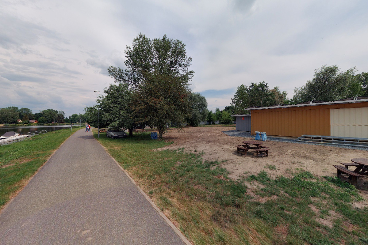 Ráj u vody - půjčovna obytných lodí foto 2