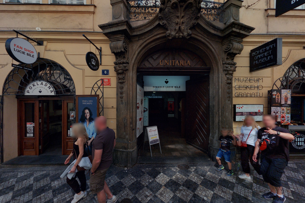 Fan Shop Lucie Bílé foto 2