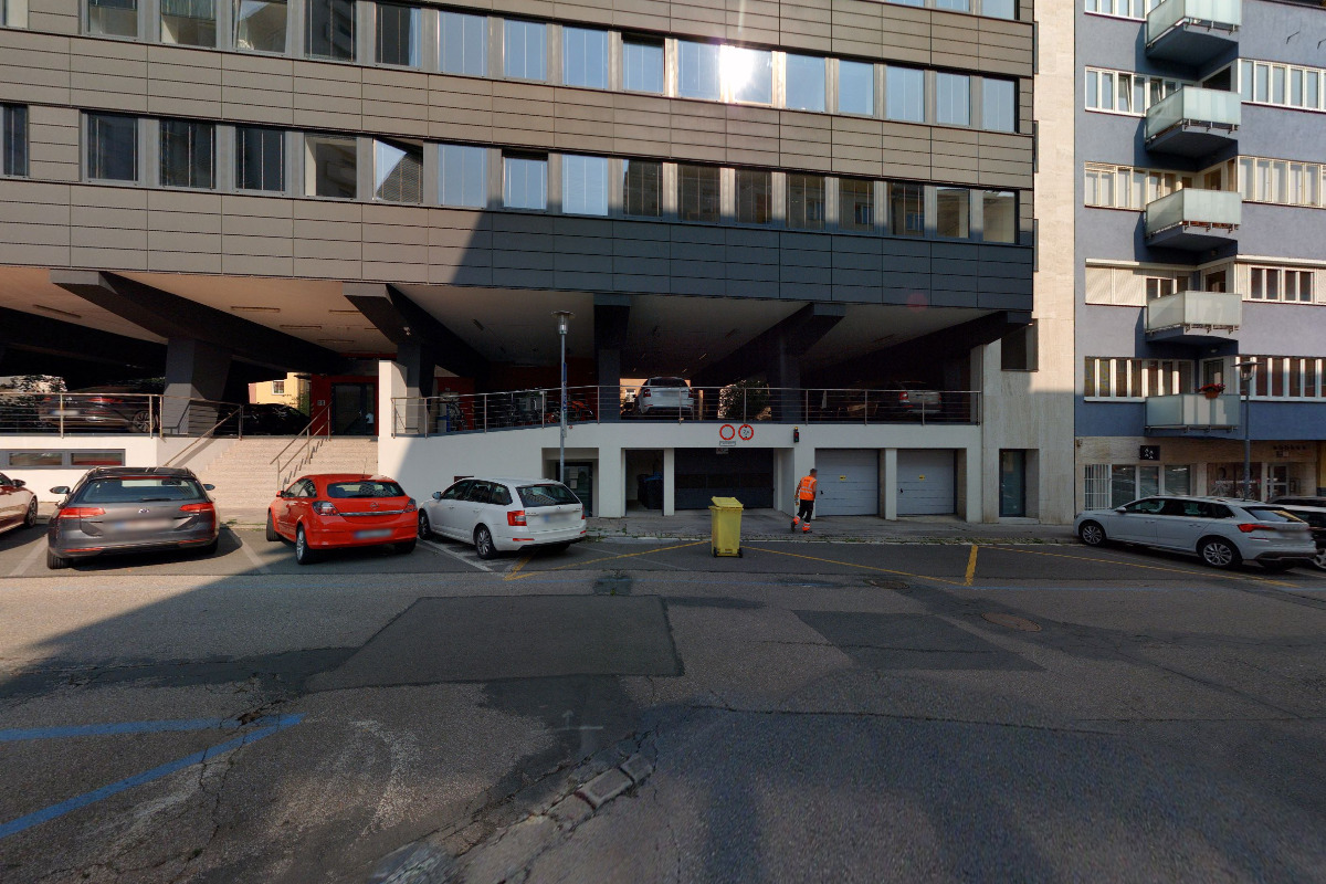 MR.PARKIT - Parking Brno Hotel Continental foto 6