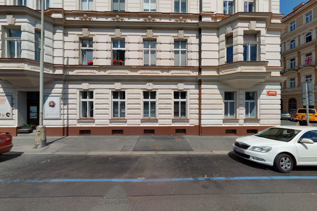 CLAUDIE MARČEKOVÁ - Studio Professional