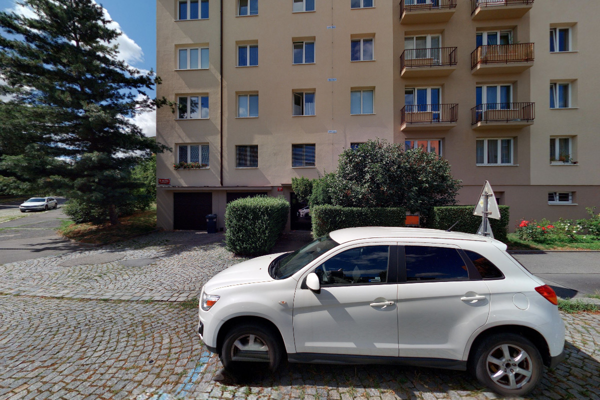 Společenství vlastníků jednotek v domě Na Vrcholu č.p. 2584, 2585, Praha 3