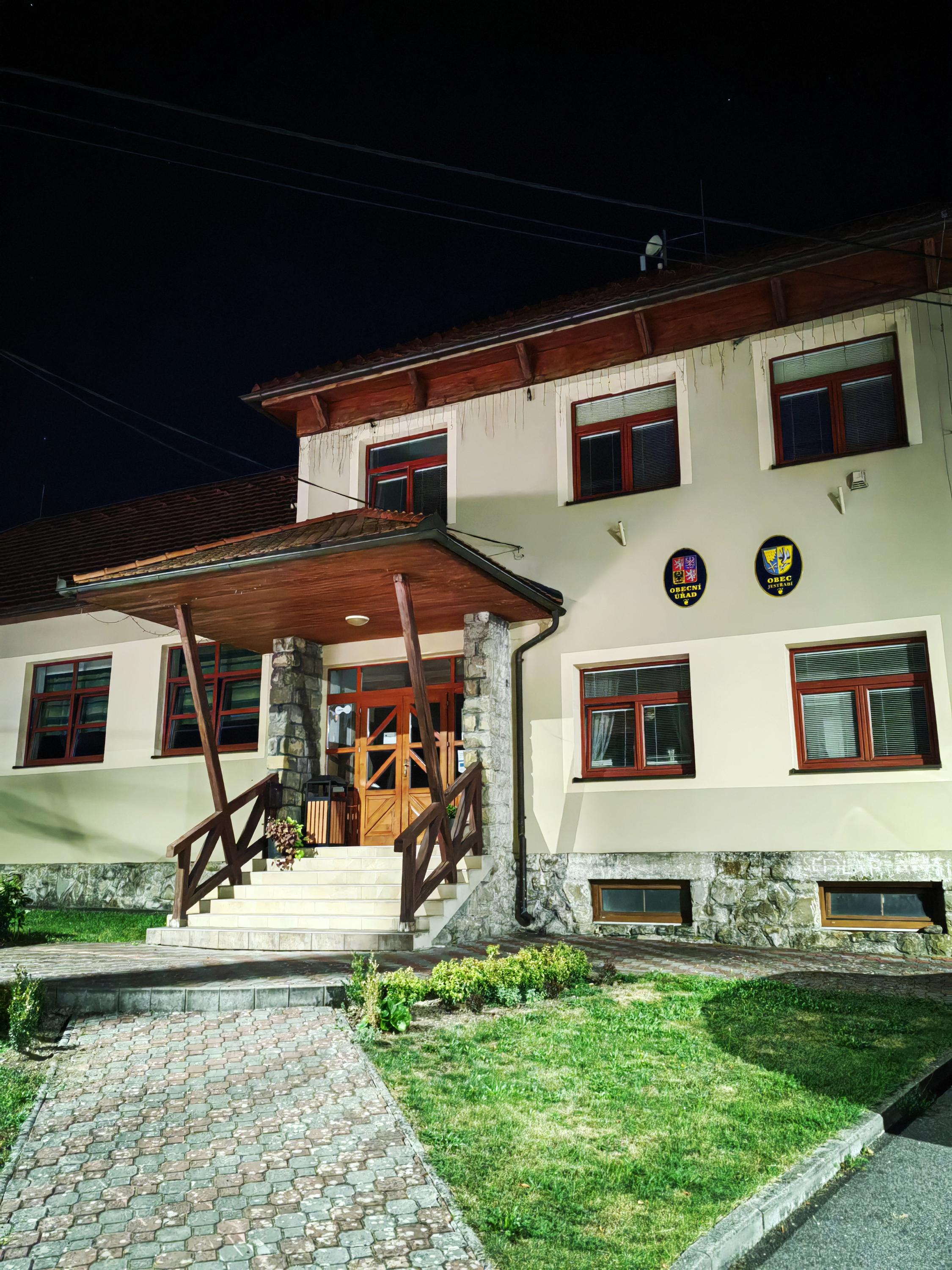 Jestřabí - obecní úřad foto 3