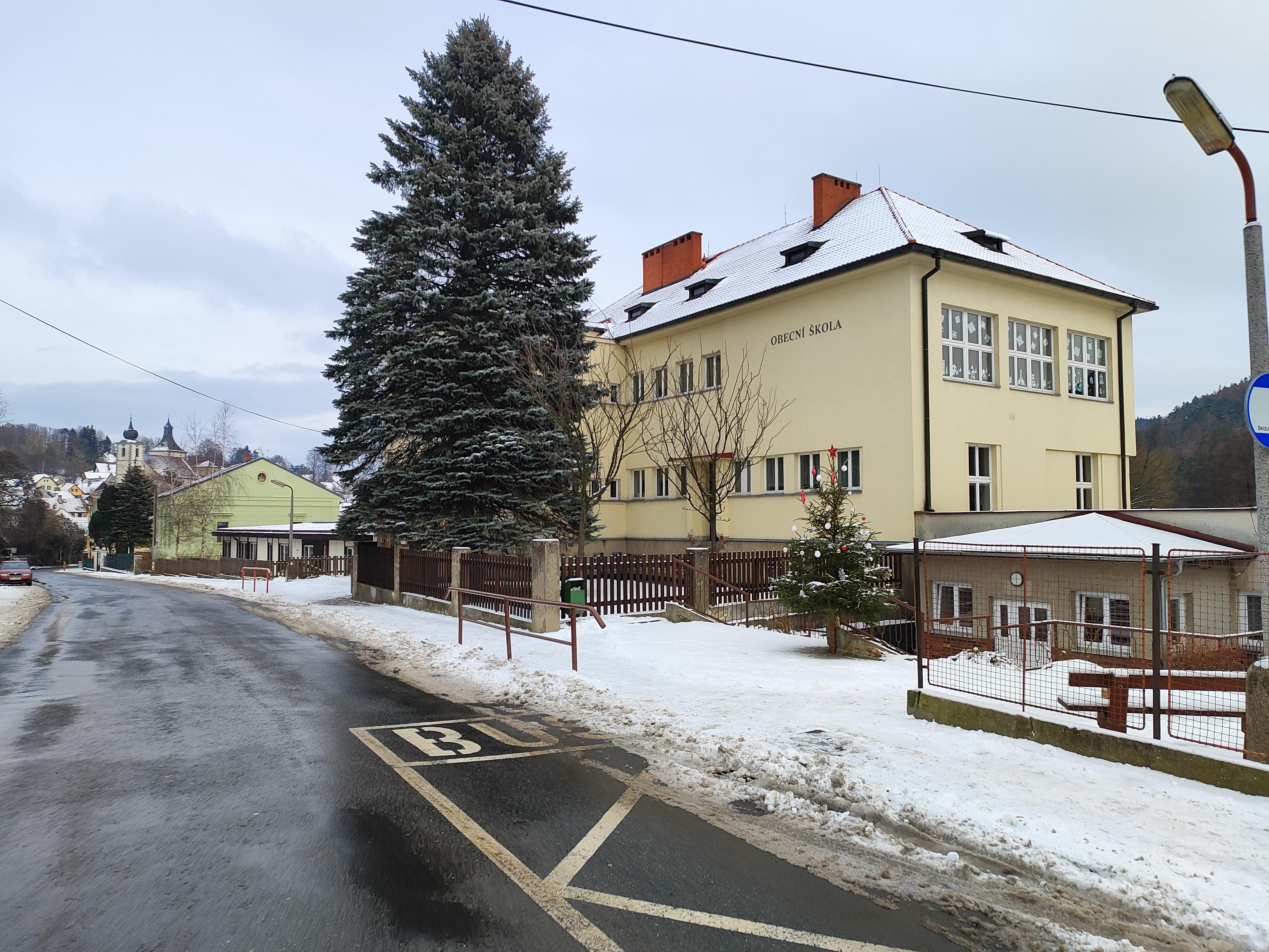 ZŠ a MŠ Velhartice foto 2
